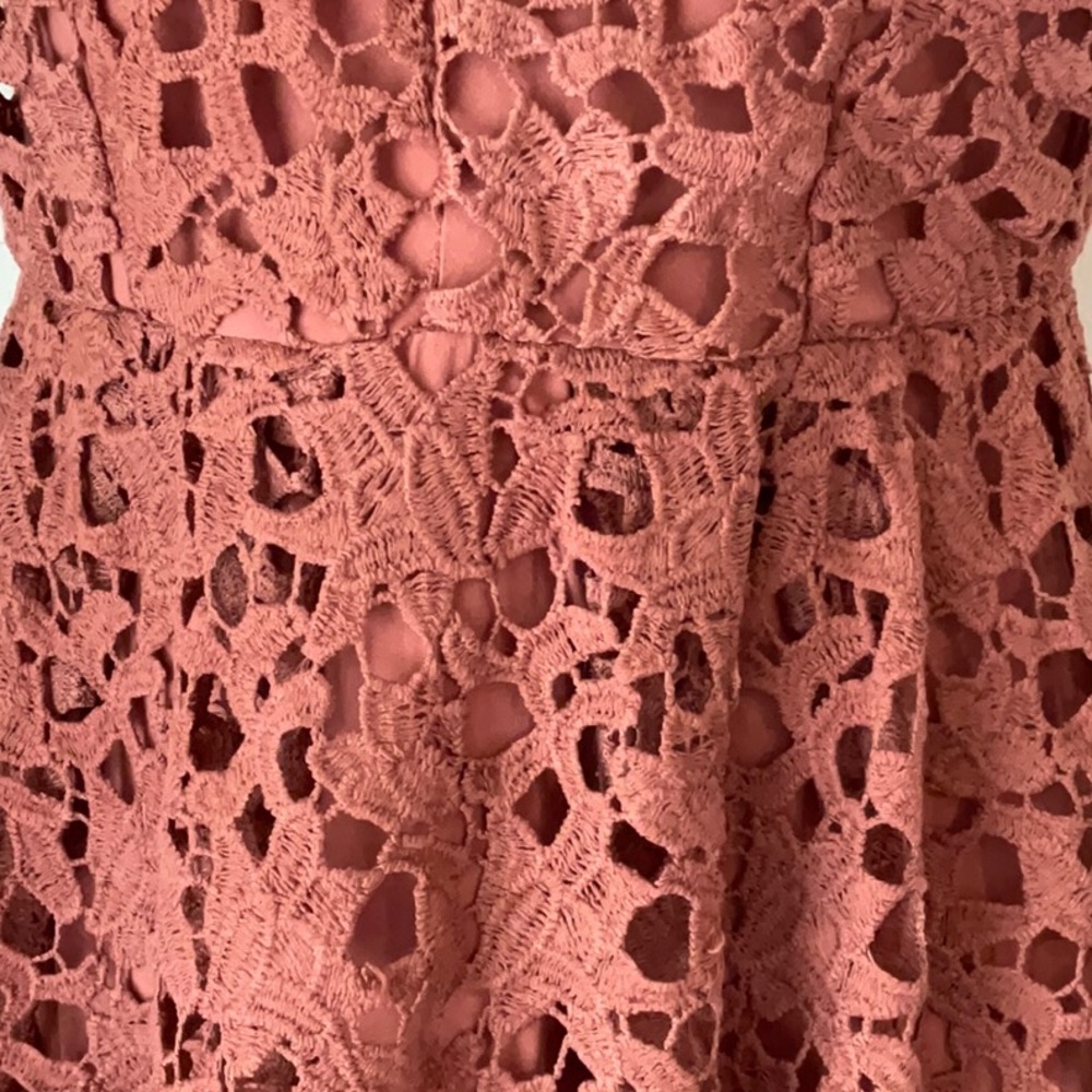 ASTR Elegant Lace Midi Dress in Pink SIZE S - Picture 10 of 14